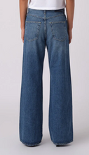 Load image into Gallery viewer, Amo Denim Frida Jean- Admire
