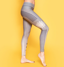 Load image into Gallery viewer, Niyama Groovy Moon Legging

